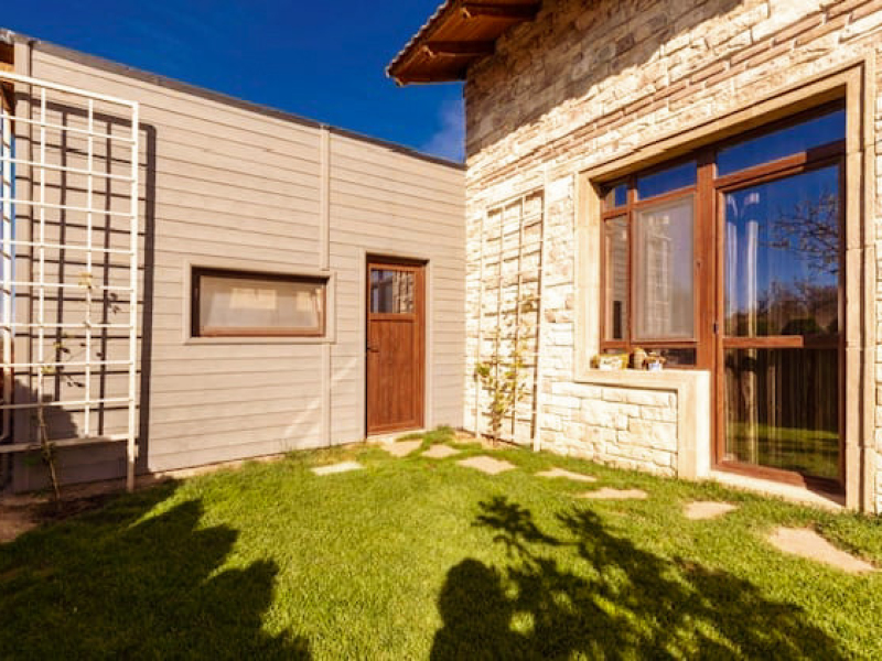Luxuriöses Haus im italienischen Stil mit Pool, toskanischer Architektur und privatem Garten