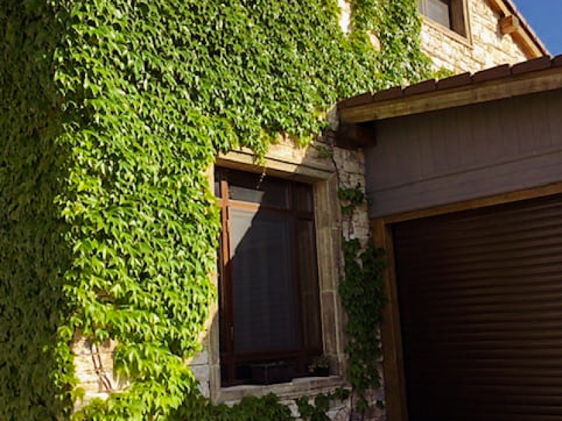 Luxuriöses Haus im italienischen Stil mit Pool, toskanischer Architektur und privatem Garten