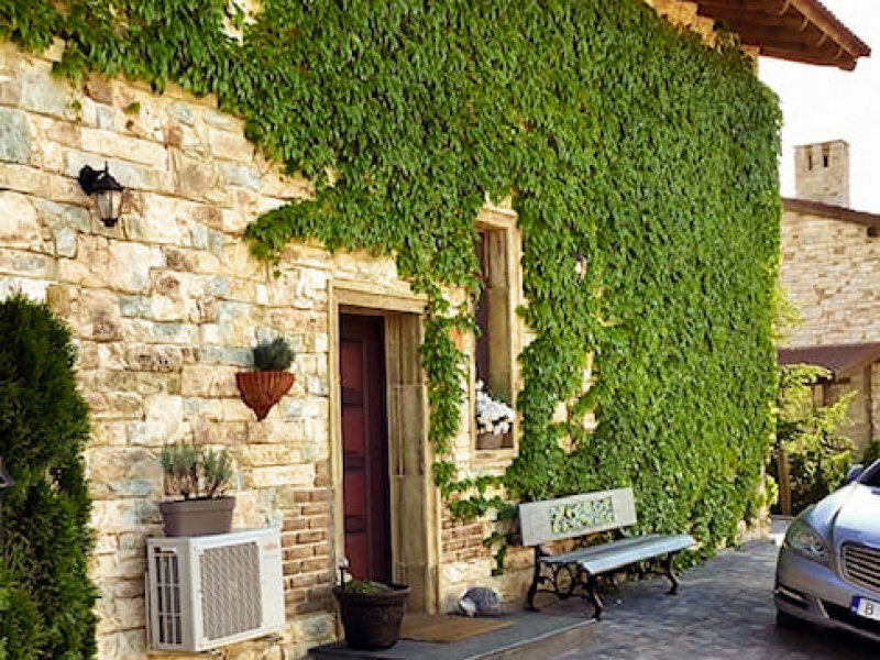 Luxuriöses Haus im italienischen Stil mit Pool, toskanischer Architektur und privatem Garten
