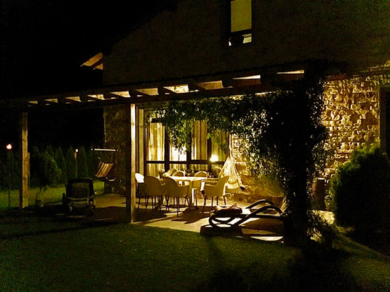 Luxuriöses Haus im italienischen Stil mit Pool, toskanischer Architektur und privatem Garten
