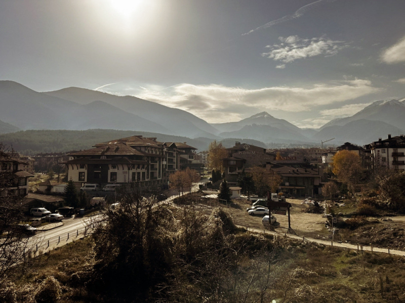 Neubau vom Entwickler – Moderne Einzimmerwohnung 600 m von der Seilbahn, Bansko (Fertigstellung 2027)
