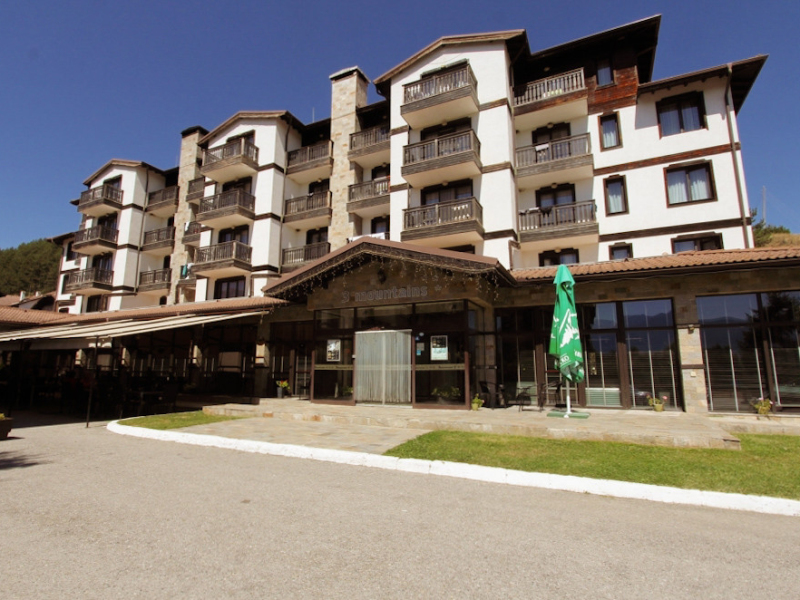 Gemütliches Ein-Zimmer-Apartment mit zwei Balkonen im Tri Hory-Komplex