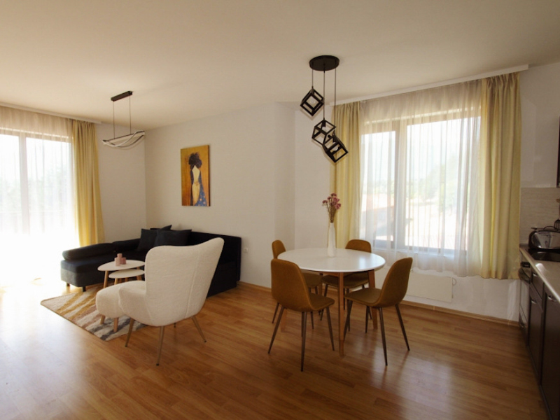 Gemütliches Ein-Zimmer-Apartment mit zwei Balkonen im Tri Hory-Komplex