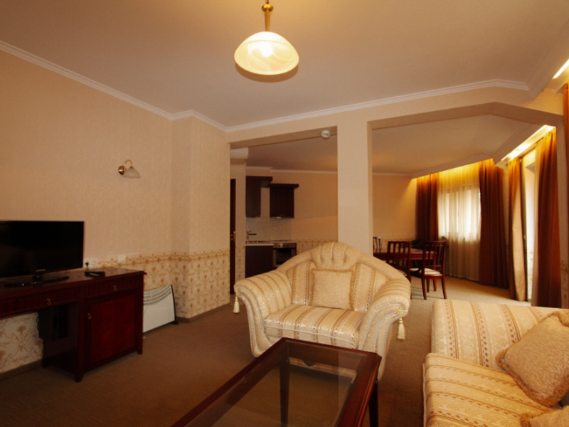 Möblierte Maisonette mit zwei Schlafzimmern und zwei Badezimmern im Downtown-Komplex