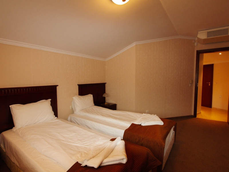 Möblierte Maisonette mit zwei Schlafzimmern und zwei Badezimmern im Downtown-Komplex