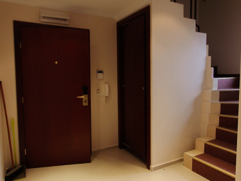 Möblierte Maisonette mit zwei Schlafzimmern und zwei Badezimmern im Downtown-Komplex
