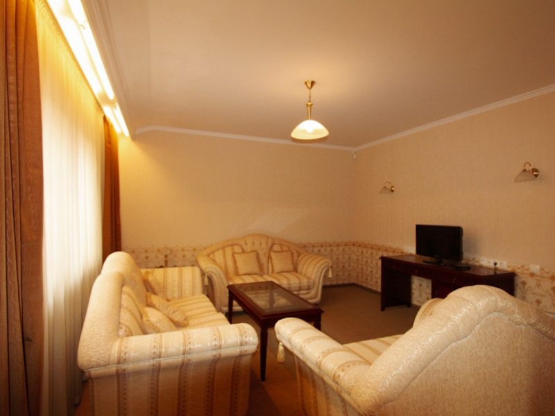 Möblierte Maisonette mit zwei Schlafzimmern und zwei Badezimmern im Downtown-Komplex