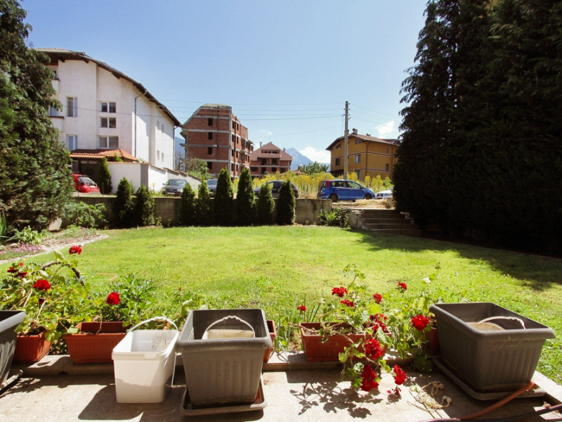 Drei-Zimmer-Apartment mit Garten
