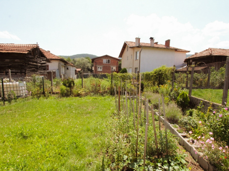 Komplett renoviertes zweistöckiges Haus mit 5 Schlafzimmern, zwei Terrassen und Hof – Dobrinishte