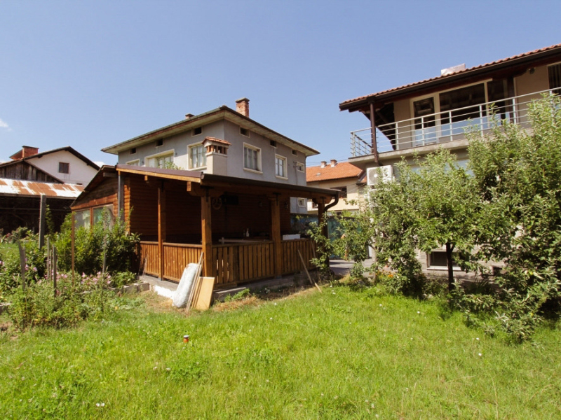 Komplett renoviertes zweistöckiges Haus mit 5 Schlafzimmern, zwei Terrassen und Hof – Dobrinishte