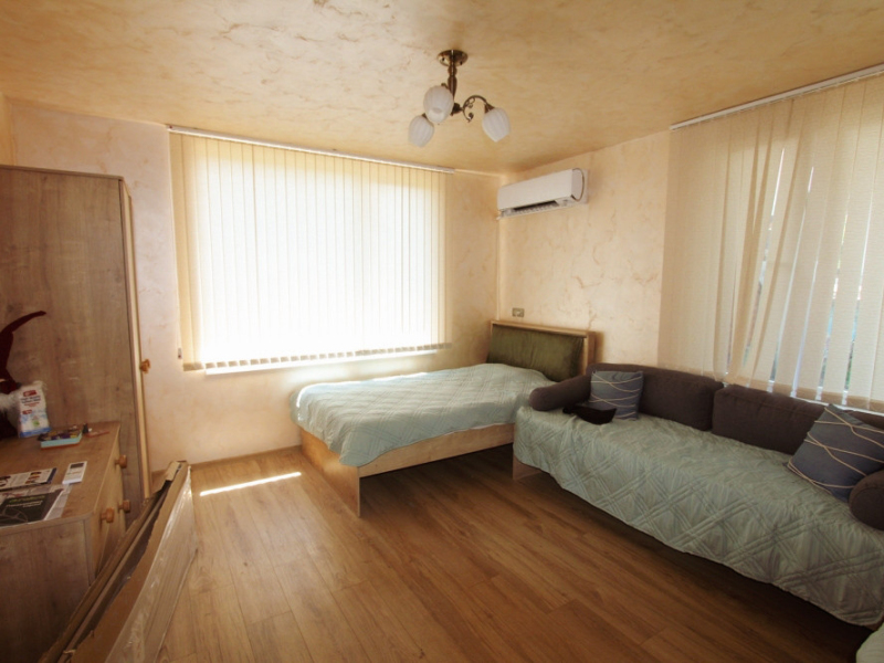 Komplett renoviertes zweistöckiges Haus mit 5 Schlafzimmern, zwei Terrassen und Hof – Dobrinishte