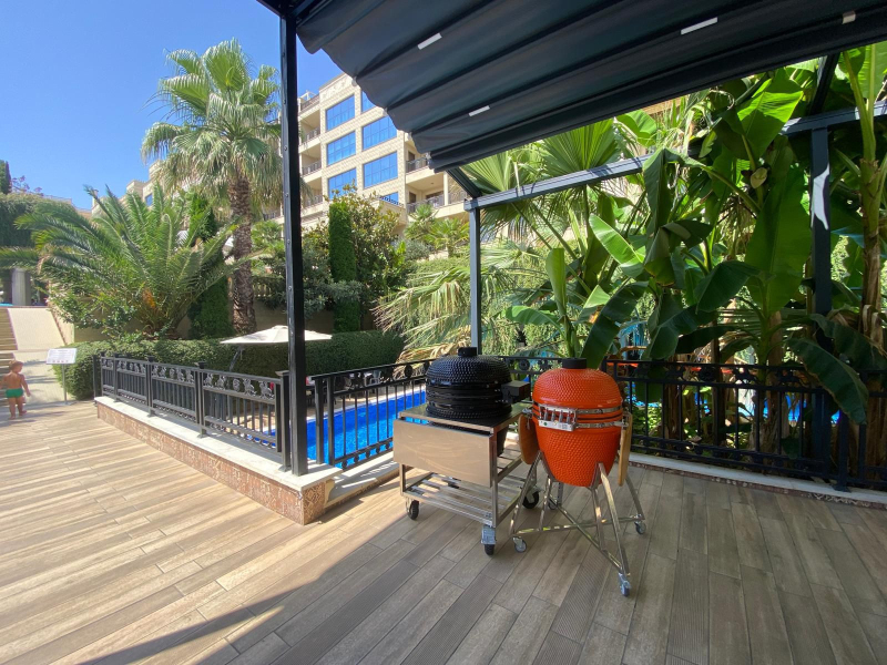 Möblierte 2-Zimmer-Wohnung mit Meer- und Poolblick im Luxuskomplex Argisht Partes